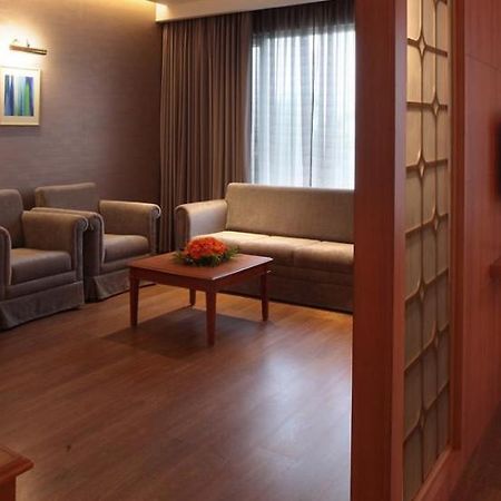 Monsoon Empress Kochi Hotel Exterior foto