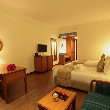 Monsoon Empress Kochi Hotel Exterior foto