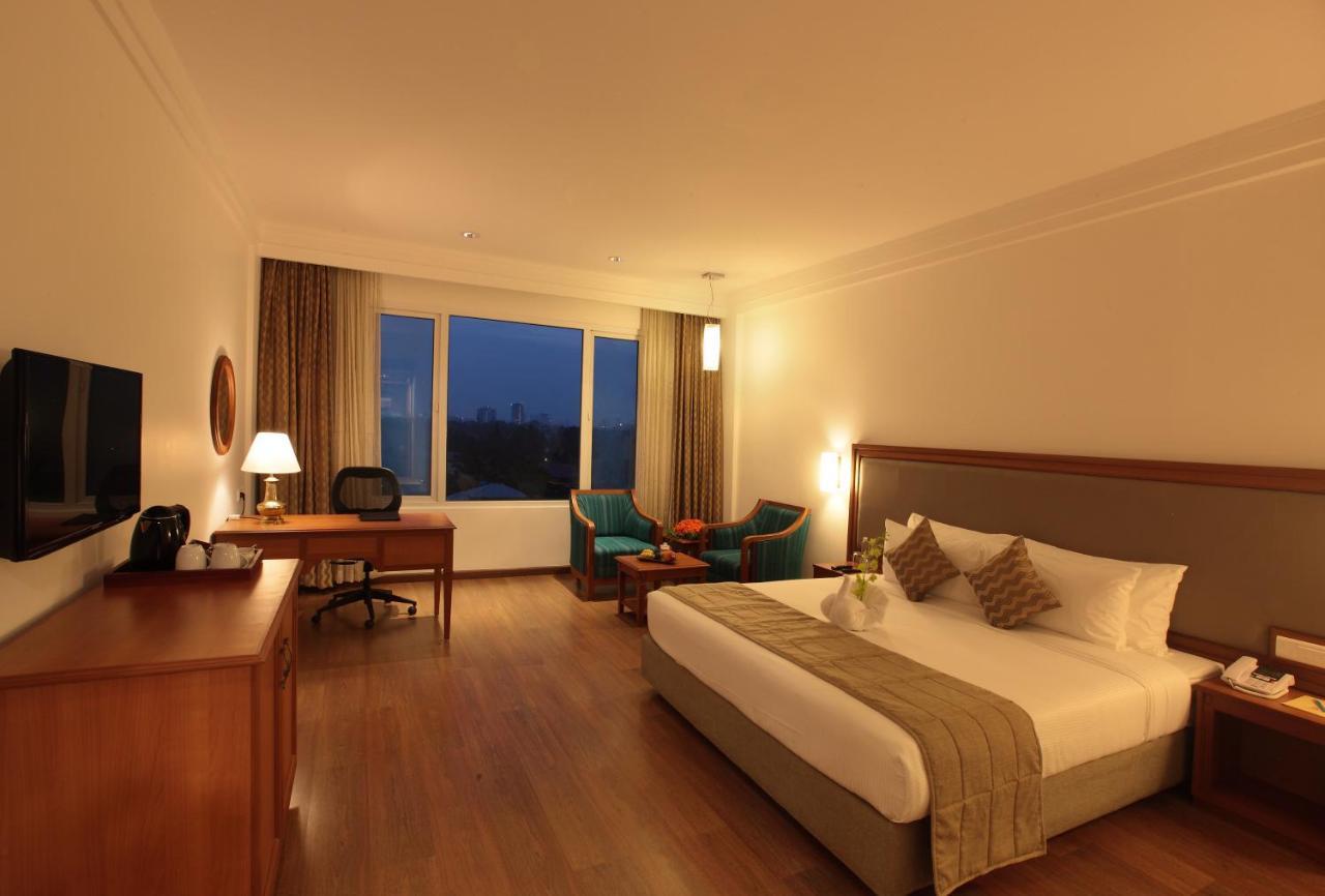 Monsoon Empress Kochi Hotel Exterior foto