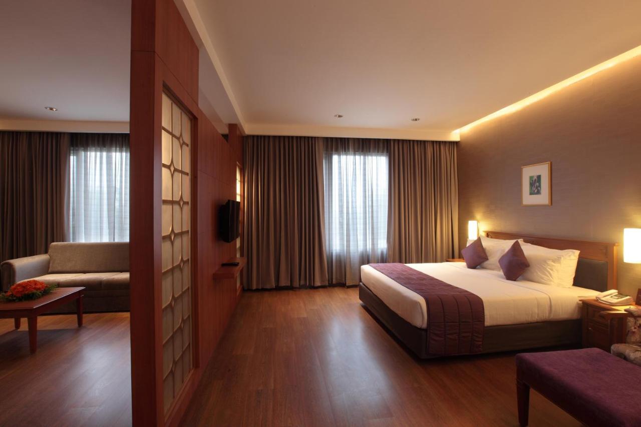 Monsoon Empress Kochi Hotel Exterior foto