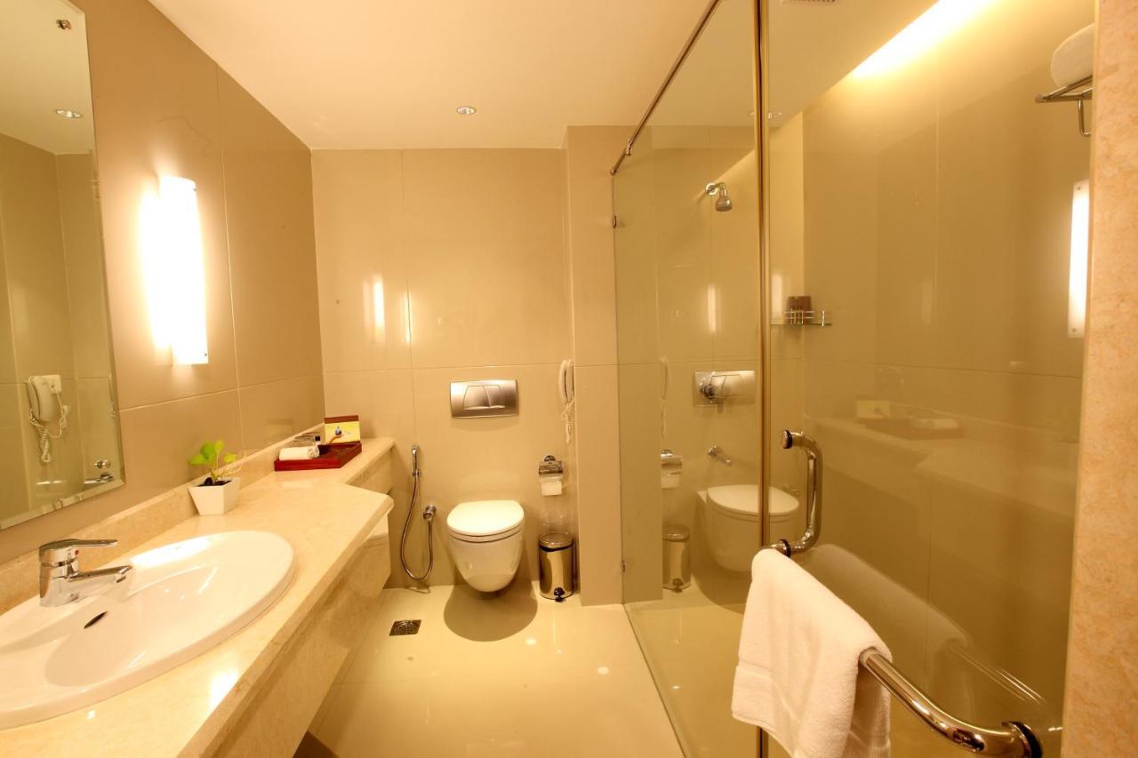 Monsoon Empress Kochi Hotel Exterior foto