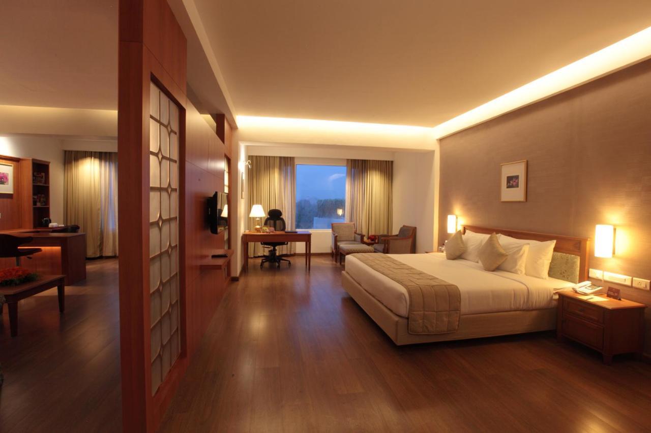 Monsoon Empress Kochi Hotel Exterior foto