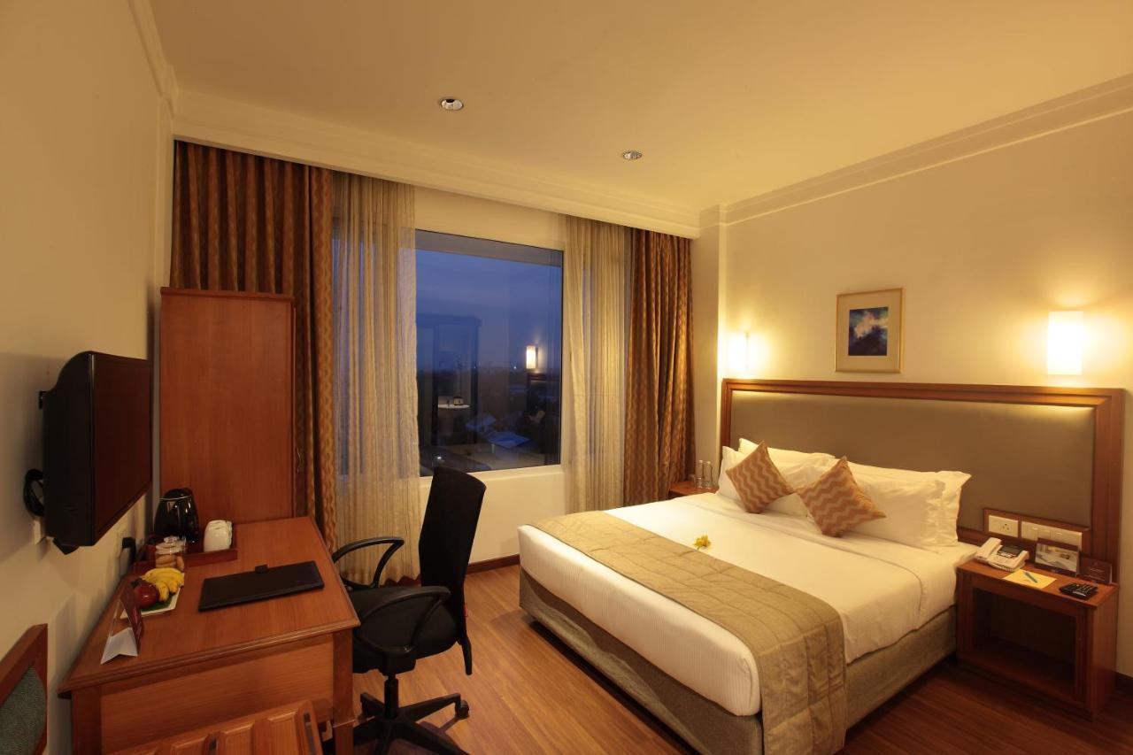 Monsoon Empress Kochi Hotel Exterior foto