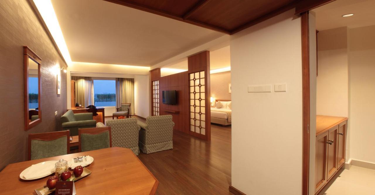 Monsoon Empress Kochi Hotel Exterior foto
