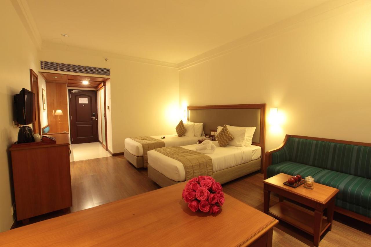 Monsoon Empress Kochi Hotel Exterior foto