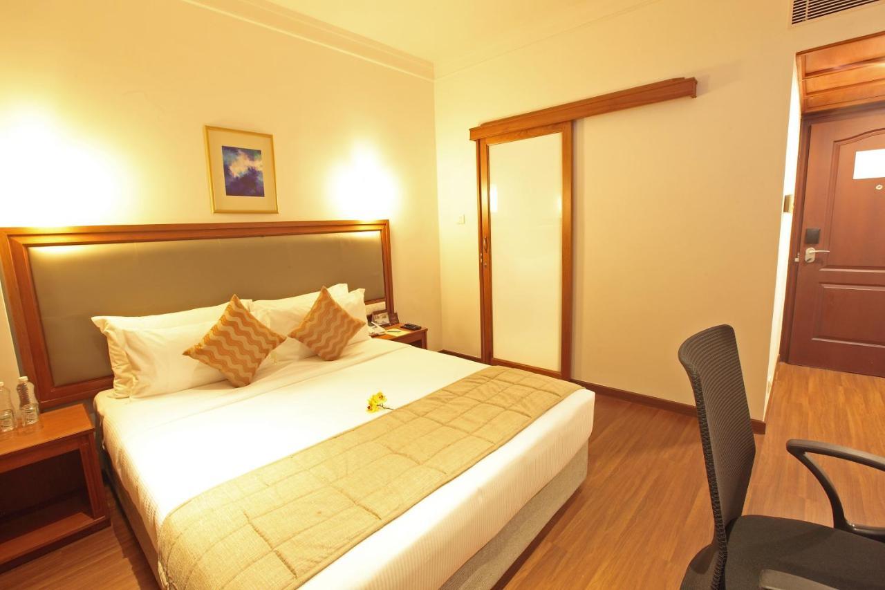 Monsoon Empress Kochi Hotel Exterior foto