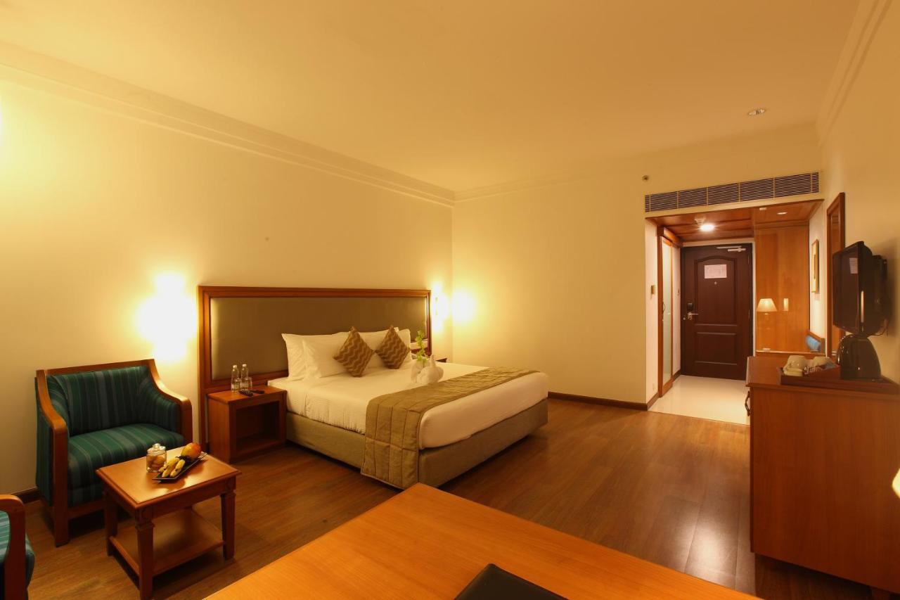 Monsoon Empress Kochi Hotel Exterior foto