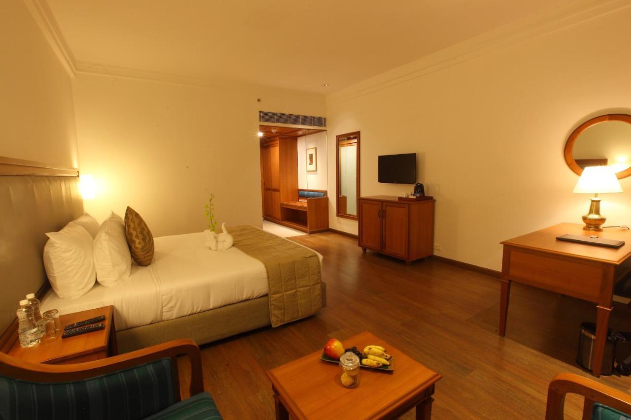 Monsoon Empress Kochi Hotel Exterior foto