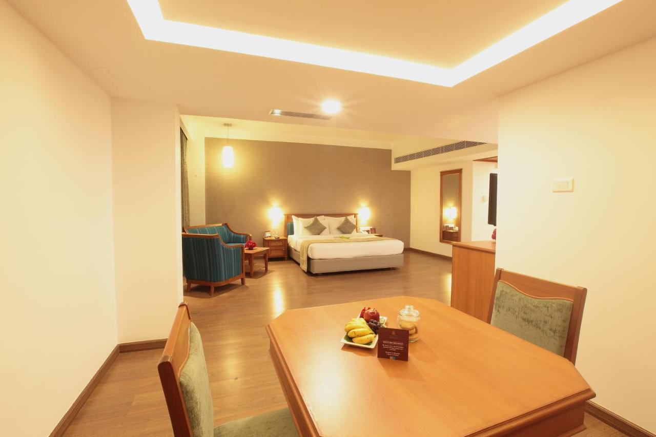 Monsoon Empress Kochi Hotel Exterior foto