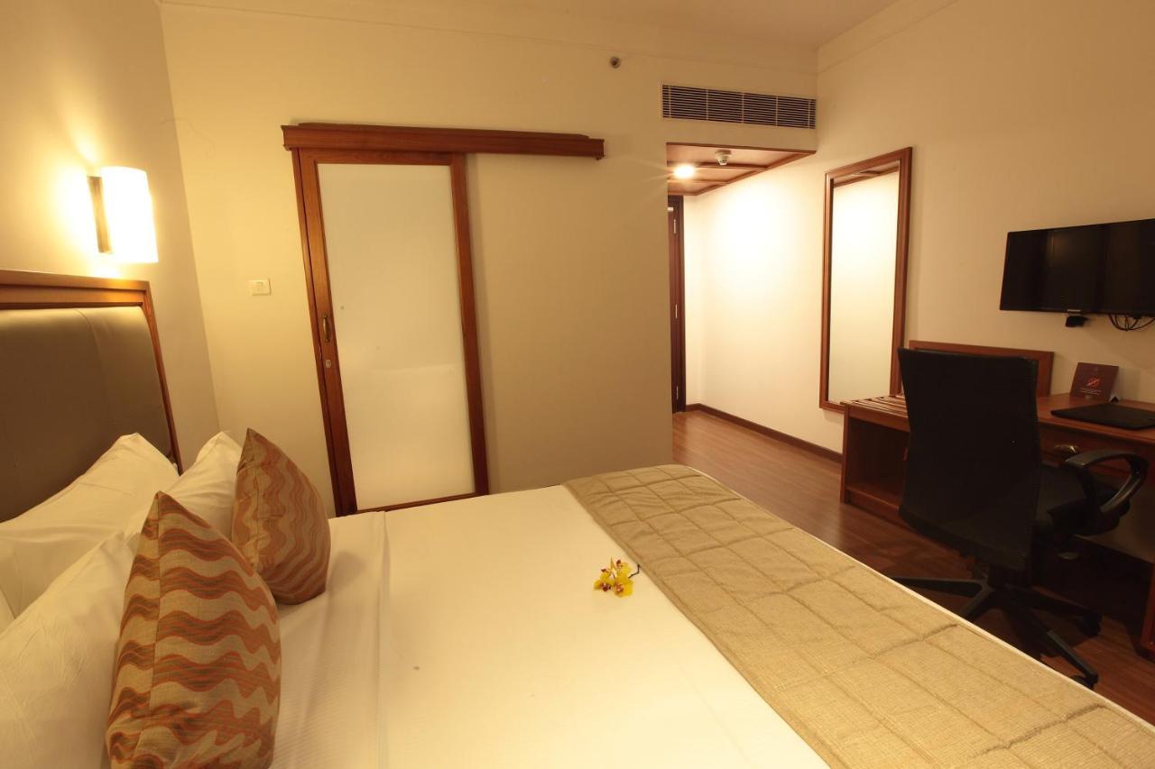 Monsoon Empress Kochi Hotel Exterior foto