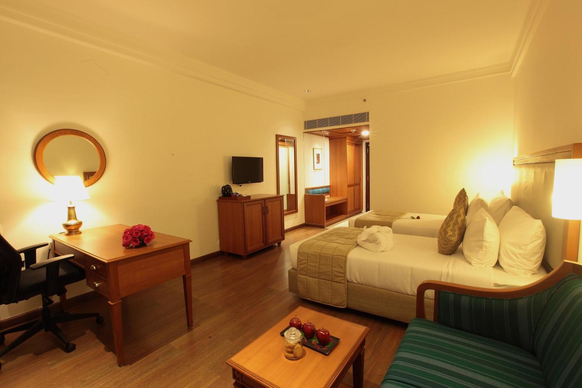 Monsoon Empress Kochi Hotel Exterior foto